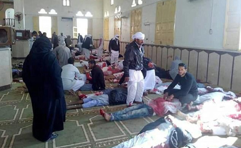 В результате взрыва в мечети на севере Египта погибли 184 человека и еще более 100 были ранены. 
