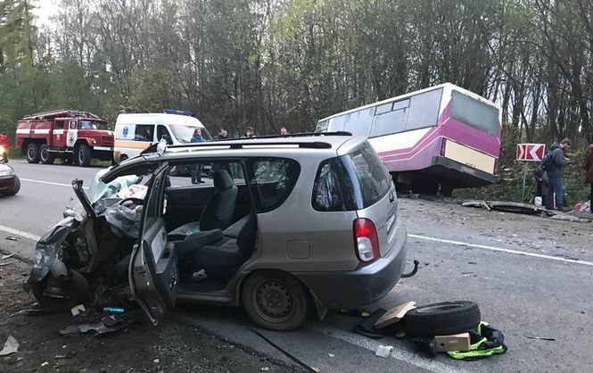 В четверг, 2 ноября, возле с. Залесье Львовской области произошло ДТП с участием пассажирского автобуса. 