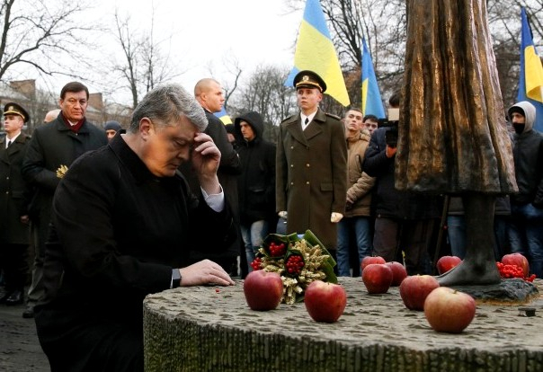 На церемонии памяти жертв Голодомора 25 ноября стало плохо одному из военнослужащих Президентского полка. 