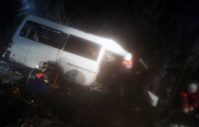 В городе Йошкар-Ола (республика Марий Эл) в России столкнулись пассажирский автобус и лесовоз, вследствие чего 14 человек погибли, еще четверо в тяжелом состоянии госпитализированы. 