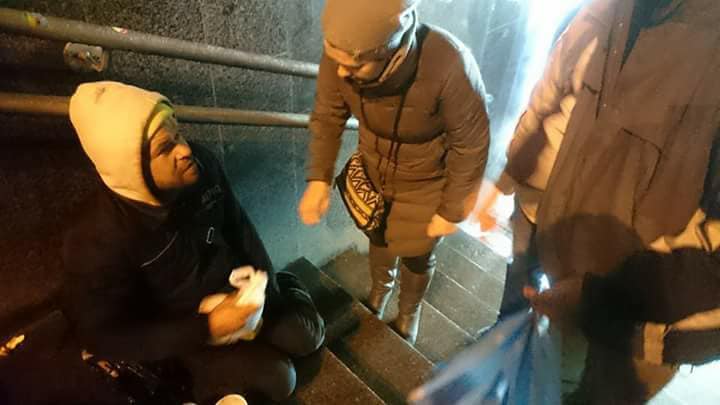 В предновогодний день в Киеве состоялась акция "Новый год с бездомными". 
