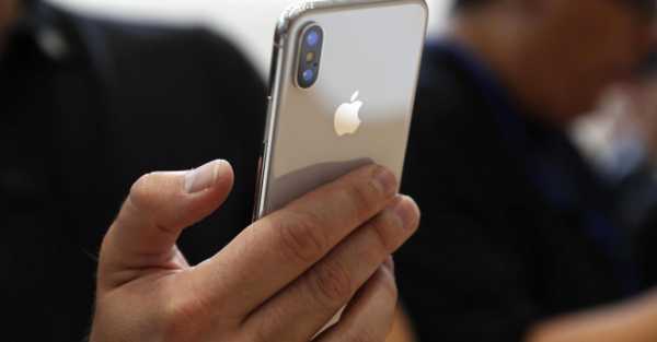 После того, как компания призналась, что намеренно замедляет старые модели iPhone ради продления срока службы батареи, владельцы айфонов начали подавать иски к Apple. 