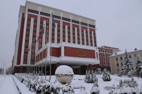 На переговорах в Минске Трехсторонняя контактная группа с участием представителей так называемых "республик" договорилась о перемирии к рождественским праздникам. 