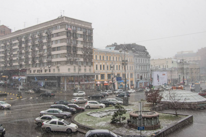 До конца суток 2 декабря в Киеве синоптики прогнозируют до шести сантиметров снега. 