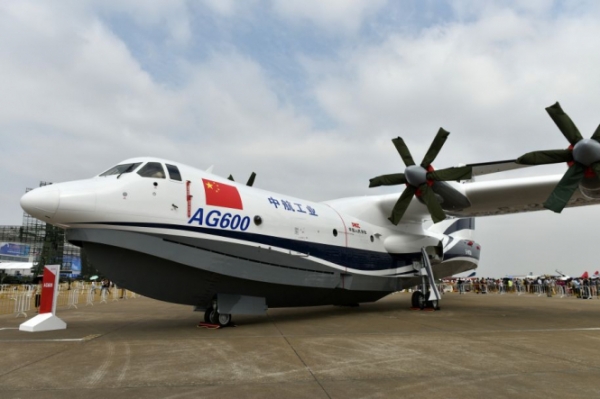 Крупнейший в мире самолет-амфибия AG600 китайского производства совершил первый испытательный полет. 