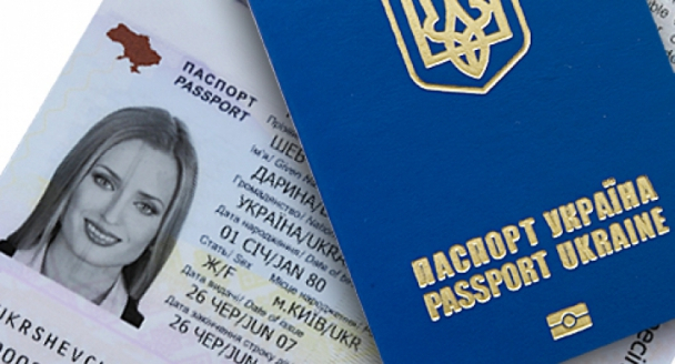 Полностью решить проблему с выдачей гражданам Украины документов для выезда за границу возможно весной 2018 года. 