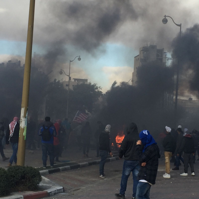 В ходе столкновений палестинцев с израильской полицией и армией в пятницу, 8 декабря, появились первые жертвы. 