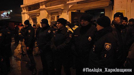 Полиция установила личность мужчины, захватившего заложников в харьковском отделении "Укрпочты". 