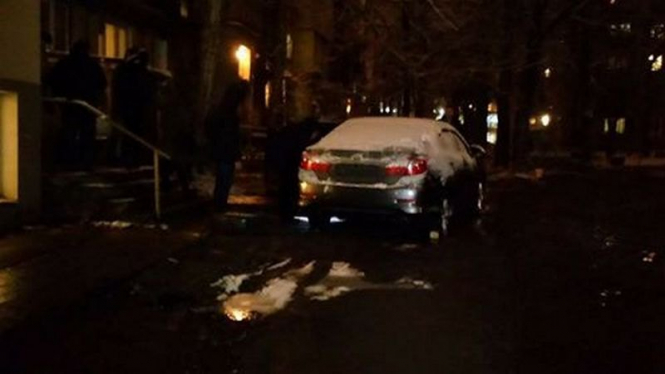В Харькове на улице Отакара Яроша в среду вечером был взорван автомобиль Toyota Camry сотрудника Нацполиции. 