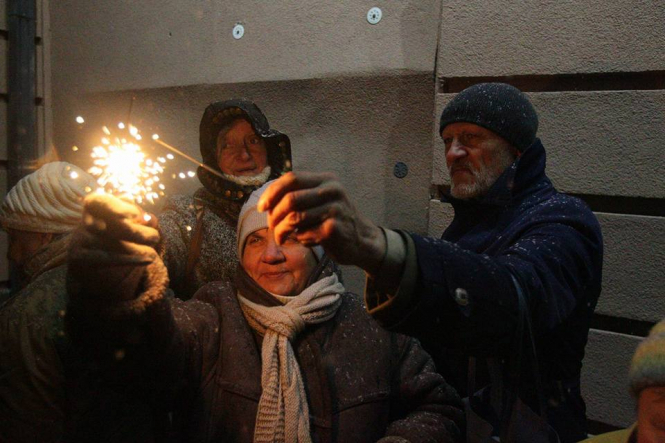В предновогодний день в Киеве состоялась акция "Новый год с бездомными". 