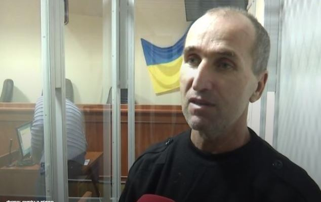 Апелляционный суд Луганской области отпустил "осужденного на 10 лет Владимира Козюберду, который поджигал автомобили пророссийским сепаратистам на Донбассе. 