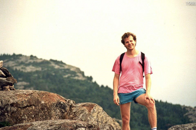 В 1988 году 27-летний математик Скотт Джонсон погиб в Сиднее, упав с обрыва на камни в море. В течение 30 лет власть считала его гибель самоубийством. По итогам нового расследования выяснилось, что Джонсона убили - за то, что он был геем. 