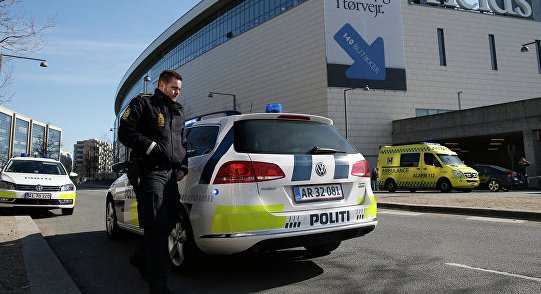 В Копенгагене наркодилер перепутал машину такси с патрульным автомобилем. 