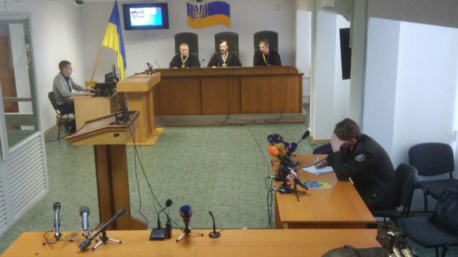 Защита экс-президента Украины Виктора Януковича не явился на очередное заседание суда по делу о госизмене. Адвокаты находятся в командировке в Москве. 
