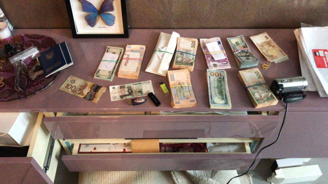 Видеосъемка обыска в Киеве помогла задержать понятого, который во время следственных действий украл из квартиры 20 тысяч гривен. 