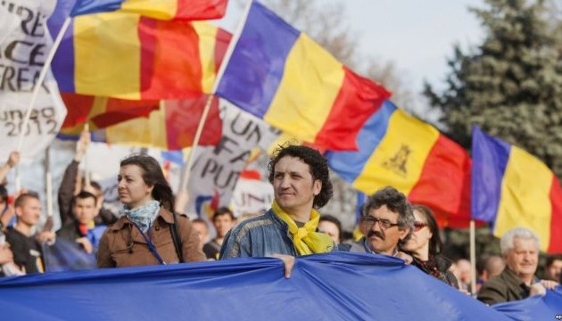 Марш сторонников объединения Молдовы с Румынией прошел в субботу, 2 декабря, по центральным улицам молдавской столицы. 