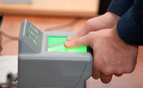 Представители стран, в отношении граждан которых решением СНБО введен биометрический контроль, будут предоставлять отпечатки пальцев независимо от того, биометрические у них паспорта или нет 