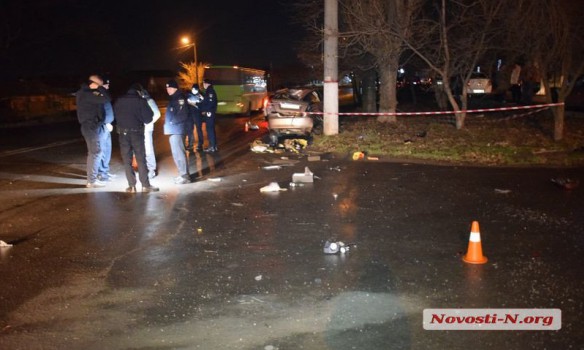 В Николаеве накануне вечером пьяный военный на легковом автомобиле врезался в столб, наличие алкоголя у него в крови подтвердила медэкспертиза. 