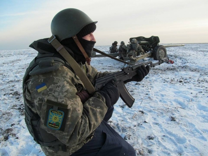 По информации штаба АТО, с начала суток 24 декабря незаконные вооруженные формирования дважды обстреливали позиции сил АТО на Донбассе. 