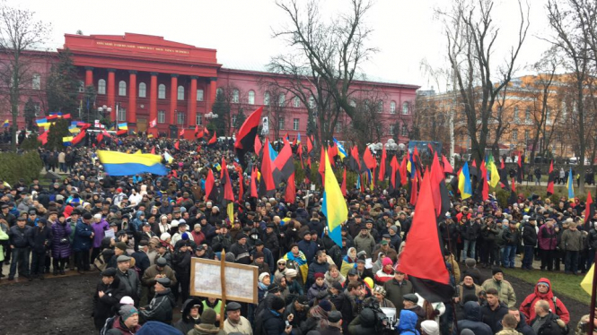 В центре Киева проходит марш сторонников задержанного ранее лидера "Движения новых сил", экс-главы Одесской области и бывшего президента Грузии Михаила Саакашвили. 