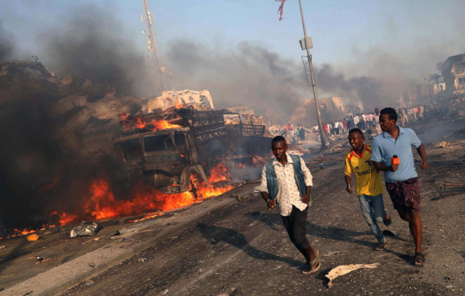 В результате взрывов в столице Сомали Могадишо 14 октября погибли 512 человек. 