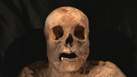 Ученые из швейцарского города Базель решили древнюю загадку личности мумифицированной женщины, тело которой было найдено во время ремонтных работ в местной церкви. 