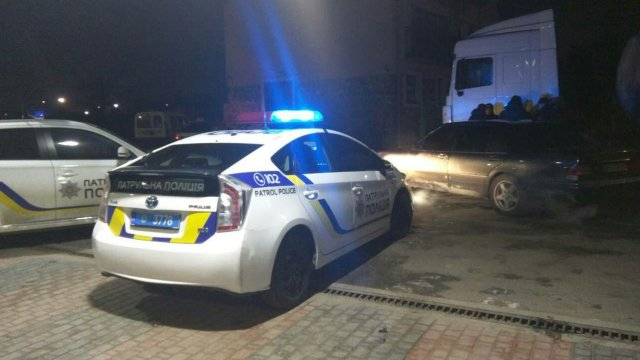 Львовские патрульные остановили автомобиль Audi A6 в Сокольниках и составили на водителя постановление о вождение в нетрезвом состоянии. За рулем находился один из владельцев компании "Фиакр-Львов", который работает на рынке автобусных перевозок Львова. 