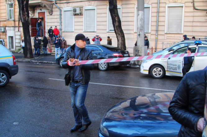 Тридцатилетний полицейский, раненый во время перестрелки в Одессе, умер в больнице. 