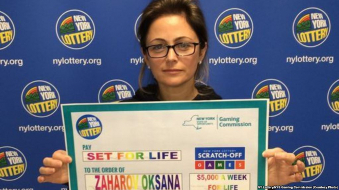 46-летняя украинка, проживающая в городке Еджвотер, штат Нью-Джерси, выиграла 5 миллионов долларов в лотерею после того, как ей продали неправильный билет 