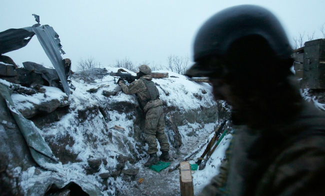 По информации штаба АТО, с начала суток 20 января боевики шесть раз обстреляли позиции ВСУ. Один военнослужащий сил АТО ранен, еще четверо получили боевые травмы. 