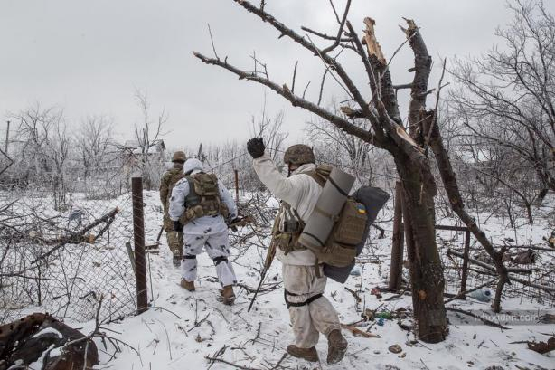 На линии соприкосновения в течение очередного дня не наблюдалось полного прекращения огня. Позиции Вооруженных Сил Украины вновь подверглись обстрелам, в том числе и с минометов. 