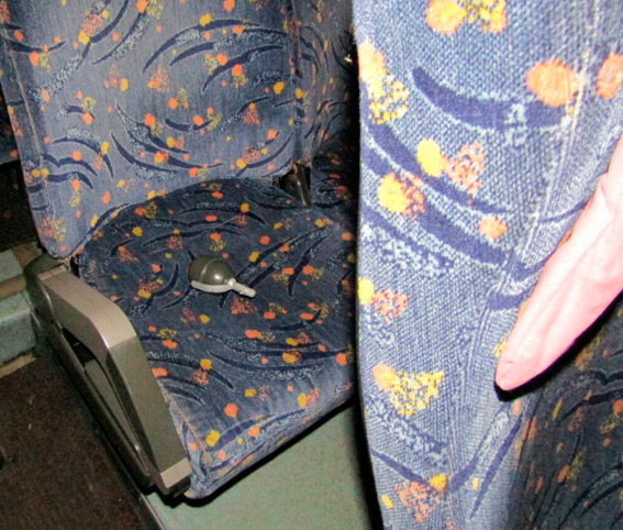 В ночь на вторник, 2 января, пассажир рейсового автобуса международного сообщения, будучи в состоянии алкогольного опьянения, угрожал другим пассажирам муляжом гранаты. 