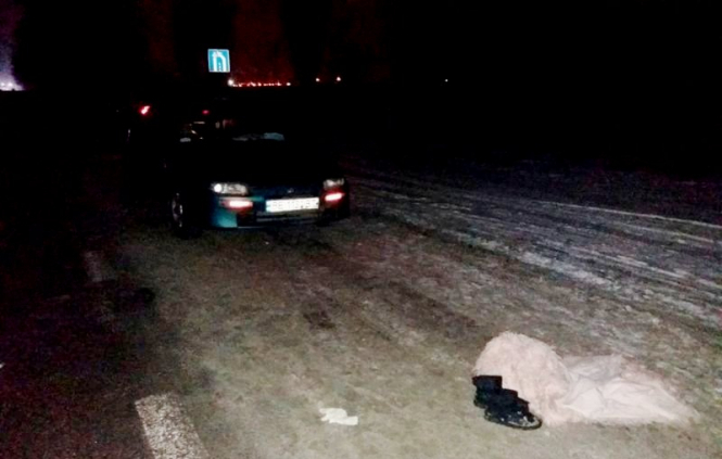 Ночью в субботу, 27 января, возле села Мешково-Погорелово под Николаевом автомобиль Daewoo Lanos сбил 13-летнюю школьницу, которая сидела на дороге. 