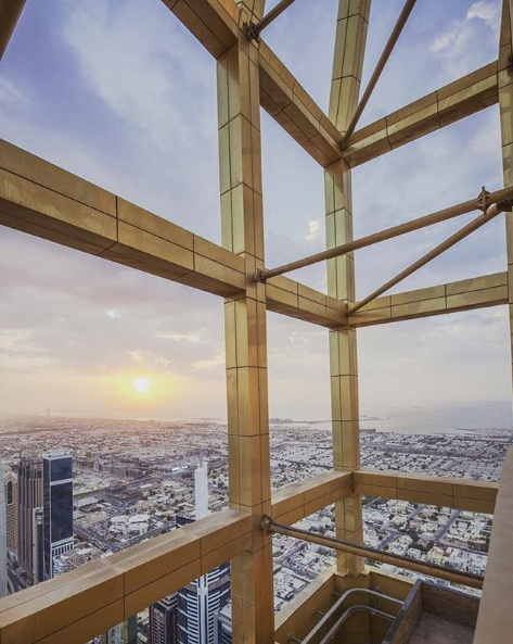 В Объединенных Арабских Эмиратах построили самый высокий в мире отель. Высота нового 75-этажного дома - 356 метров. 