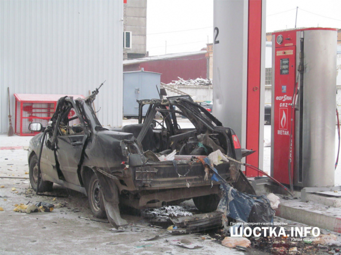 На автозаправке в городе Шостка Сумской области во время заправки автомобиля газом произошел взрыв. 