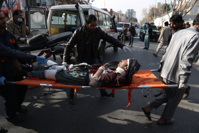Число погибших в результате теракта в Кабуле (Афганистан) возросла до 95 человек, раненых - до 158. 