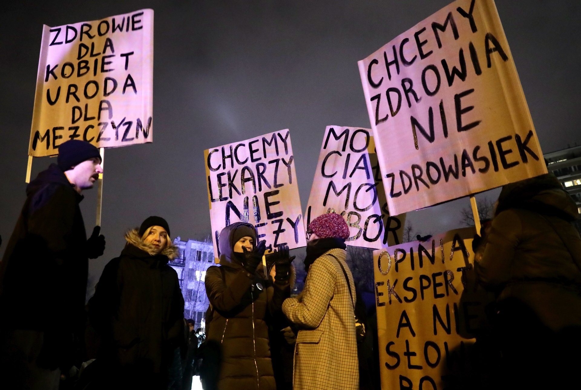 Около 2 тысяч человек 13 января провели в Польше акцию протеста против ужесточения закона об абортах. 