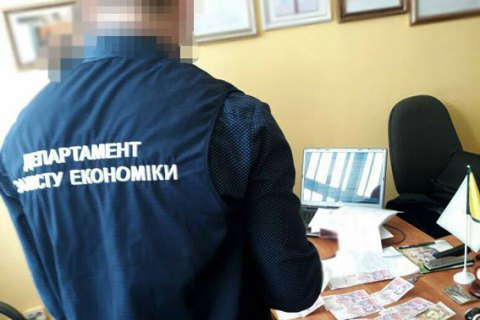 Во Львовской области за получение взятки правоохранители задержали заведующего кафедрой одного из вузов. 