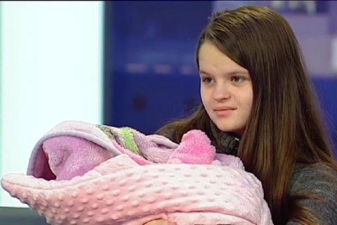 Отцом ребенка 12-летней Татьяны Лучишин из Борислава Львовской области оказался ее 14-летний двоюродный брат Остап. 