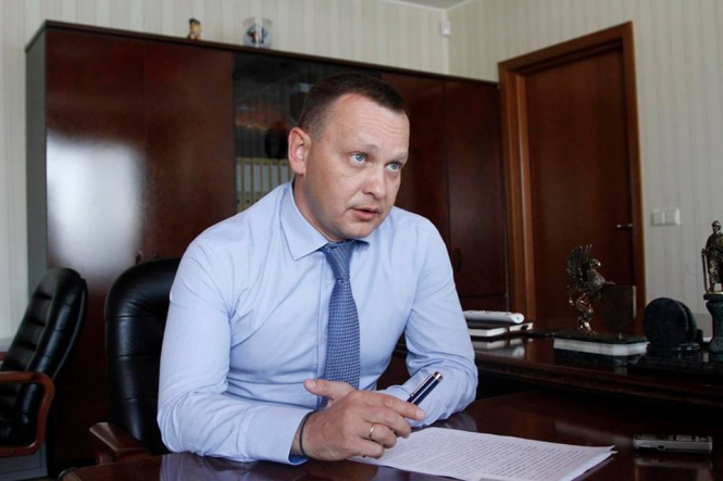 Начальник департамента защиты экономики Национальной полиции Украины Игорь Купранец на Новый год получил в подарок - Lexus GX460 стоимостью более одного миллиона гривен. 