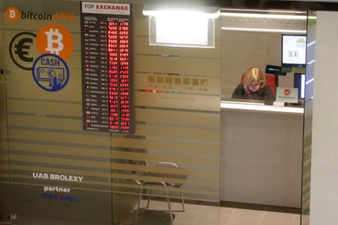 Национальный координационный центр кибербезопасности при СНБО Украины 11 января провел заседание, посвященное рынку криптовалюты. На нем было принято решение, что государство больше не может позволять неконтролируемый оборот криптовалюты на территории Украины. 