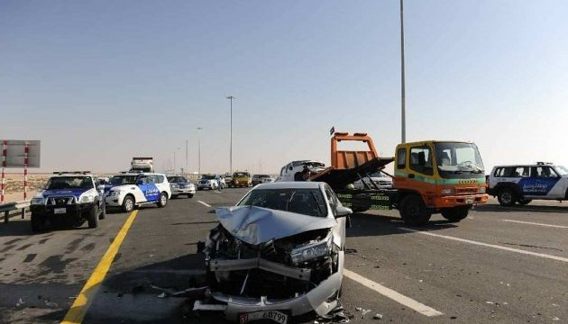 В столице Объединенных Арабских Эмиратов Абу-Даби во вторник 6 февраля произошло масштабное ДТП с участием 44 автомобилей, в результате чего ранения получили 22 человека. 
