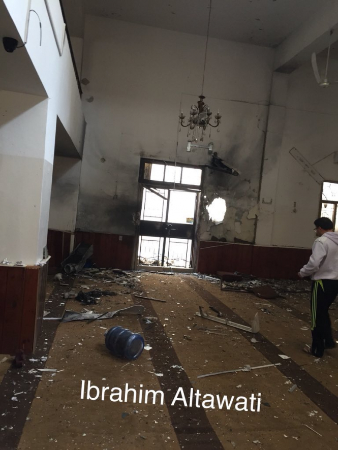 В Ливии в результате двойного взрыва в мечети погибли 2 человека, еще 55 получили ранения. 