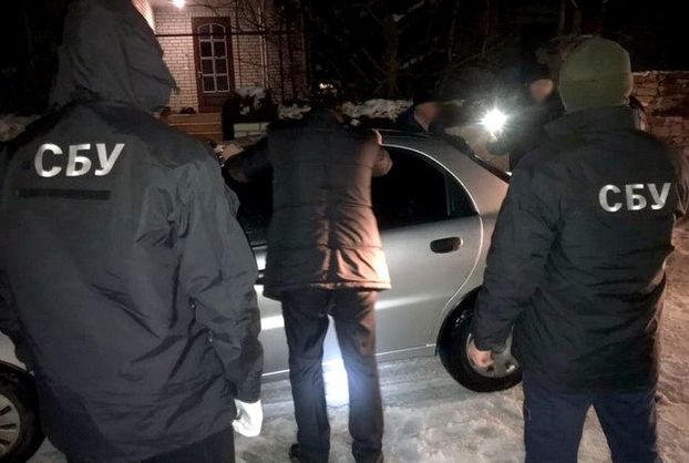 Служба безопасности Украины разоблачила в коррупционной деятельности начальника одного из отделений полиции и первого заместителя руководителя одной из местных прокуратур Винницкой области. 