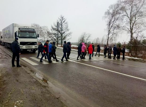 Недовольные граждане прекратили блокировать дороги к пунктам пропуска на границе с Польшей во Львовской и Волынской областях. 
