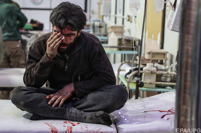 За последние пять дней в осажденной Восточной Гуте в пригороде Дамаска в результате обстрелов и авиаударов со стороны сирийской армии и ее союзников погибли более 400 человек. 