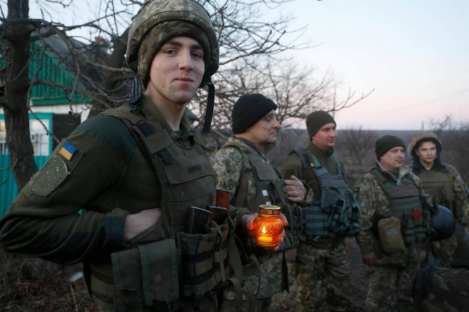 С начала суток российско-оккупационные войска совершили 8 обстрелов погиб один украинский воин, еще трое наших военных получили ранения. 