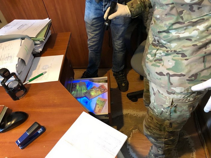 Во Львове одного из руководителей подразделения линейного отдела филиала Энергосбыта предприятия Укрзализныця задержали на взятке. 