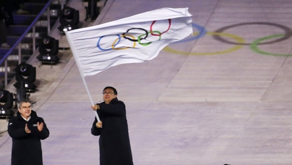 В южнокорейском Пхенчхан состоялась церемония закрытия XXIII зимних Олимпийских игр. В финале церемонии на временном Олимпийском стадионе потушили олимпийский огонь. 