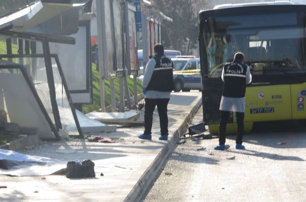 В Стамбуле, Турция, по меньшей мере три человека погибли и еще пятеро получили травмы, когда автобус врезался в остановку общественного транспорта. 